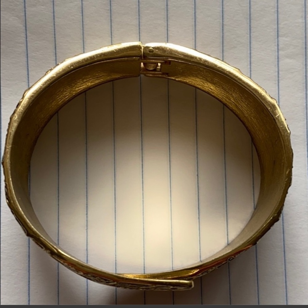 Embracing Leaves Hinged Cuff Bangle in Gold Tone - Picture 9 of 12